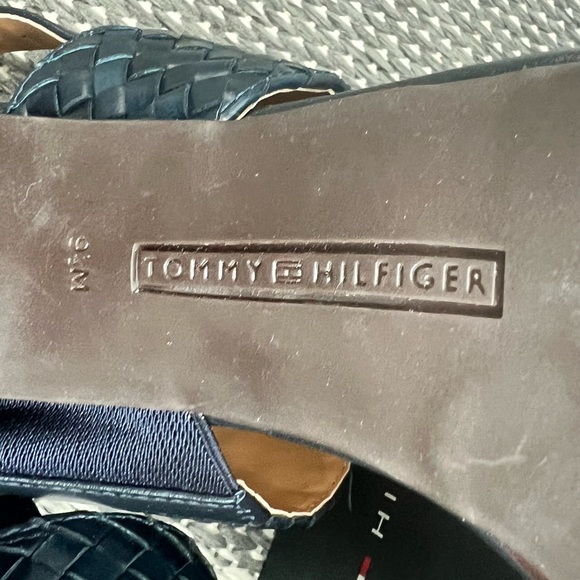 Tommy Hilfiger Women’s Elevated Heeled Sandal - Picture 4 of 8